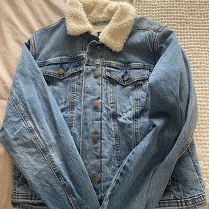 Light Wash Denim Jacket MEDIUM